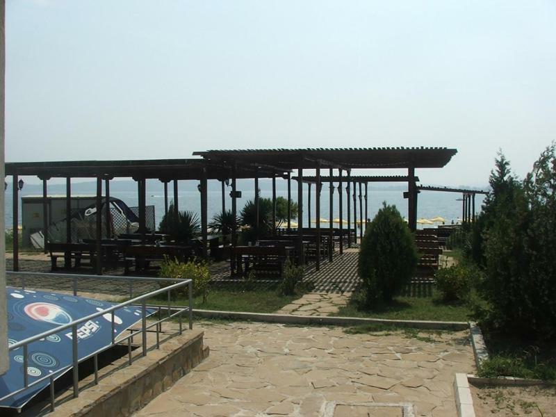 Хотел Лагуна Chernomorets Exterior foto